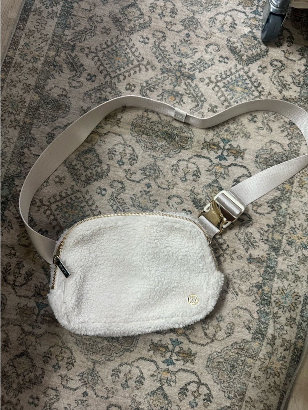 Lulu Lemon Sherpa cross body back